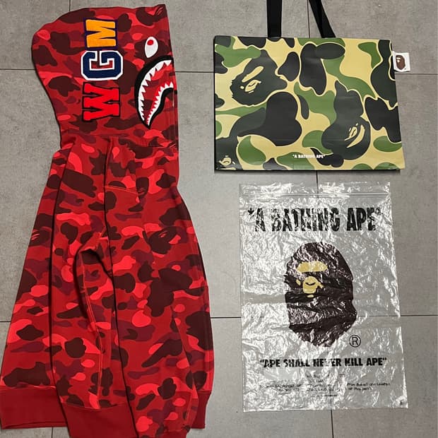 새상품급) 베이프 레드 적계 샤크 후드집업