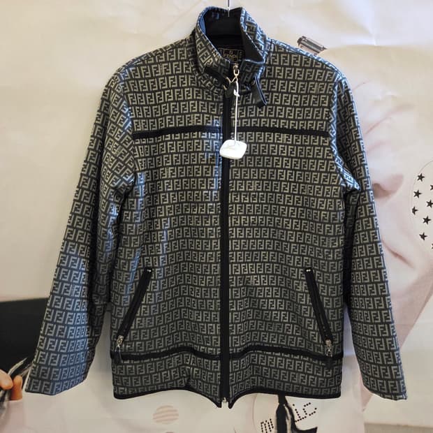 FENDI 펜디 주카패턴 하이넥 자켓💯