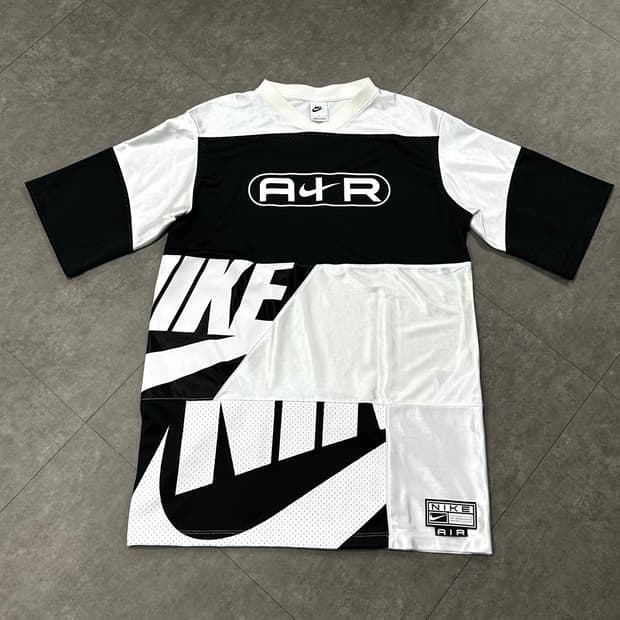 나이키 nsw 에어 티셔츠L  팝니다. 