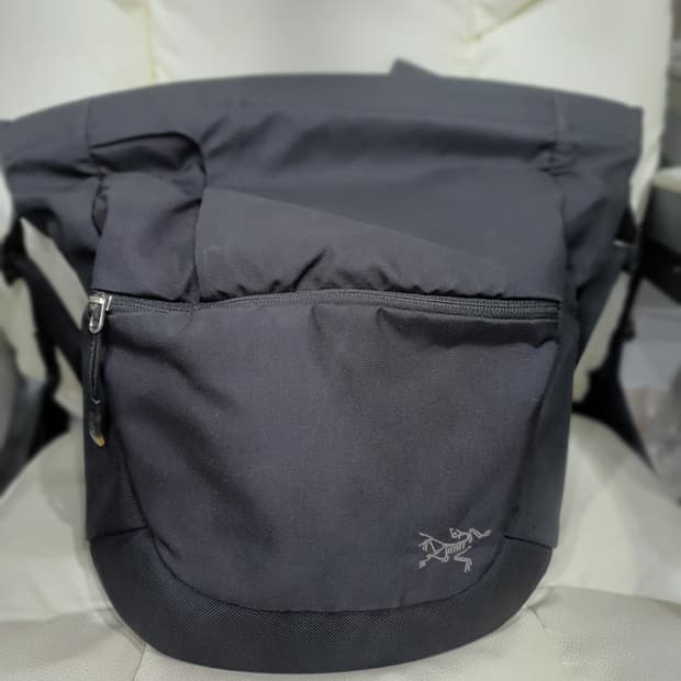 아크테릭스 헬리아드 크로스백