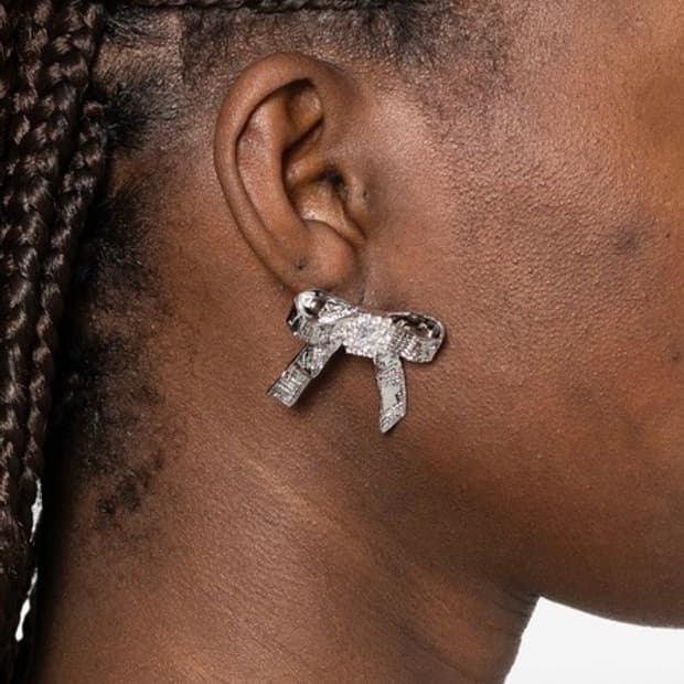 슈슈통 x YVMIN 26ss 리본 귀걸이