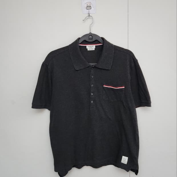 [THOM BROWNE 톰브라운] 100 남 반팔카라 티셔츠