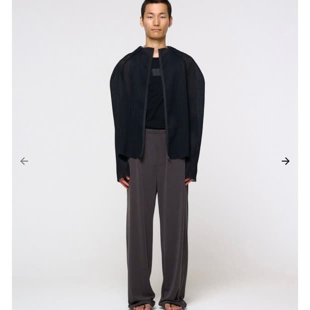 26ss 아모멘토 플리츠 집업 블랙