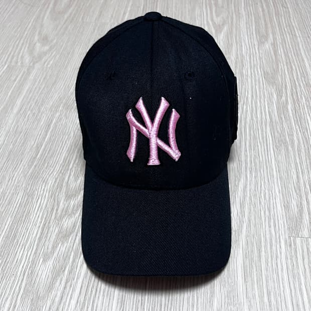 MLB 엠엘비 양키스 볼캡 핑크 NY Y2K