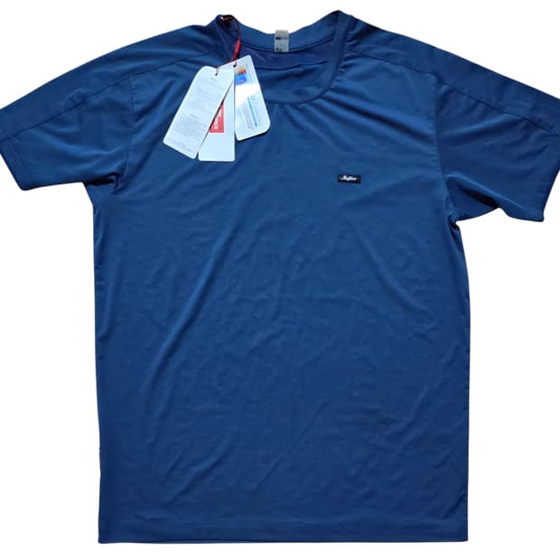 더레드페이스(THE REDFACE)의 기능성 티셔츠