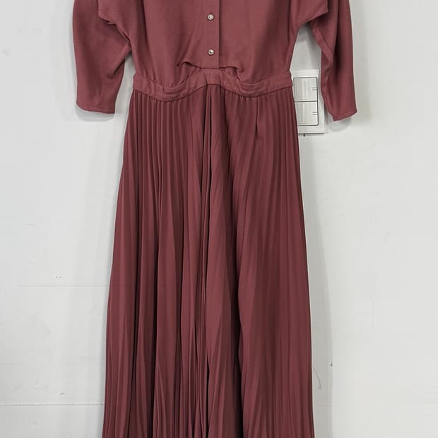 시스템 텍스처 블록 플리츠 원피스