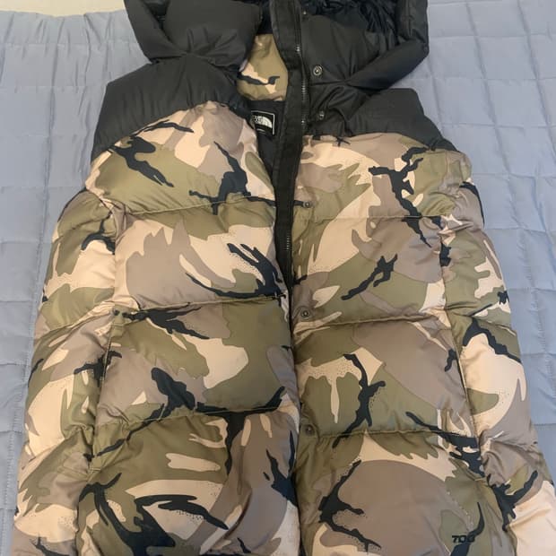 노스페이스 눕시 조끼패딩 카모