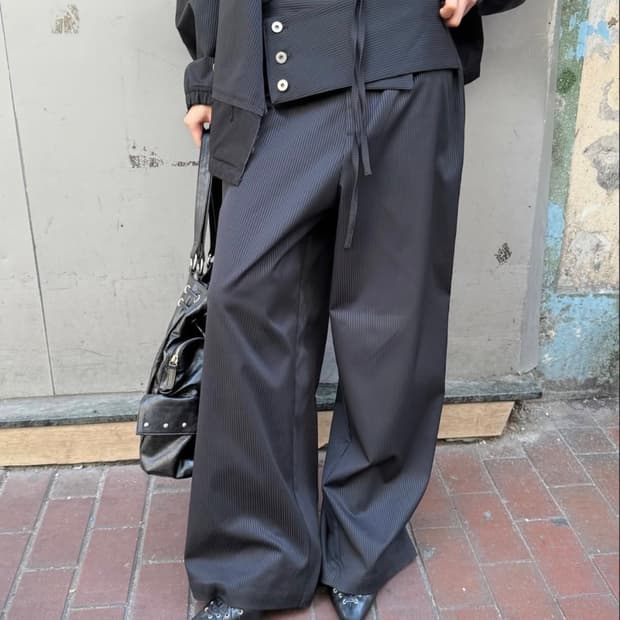다이닛 STRIPE LAYERED WIDE SLACKS IN BLACK