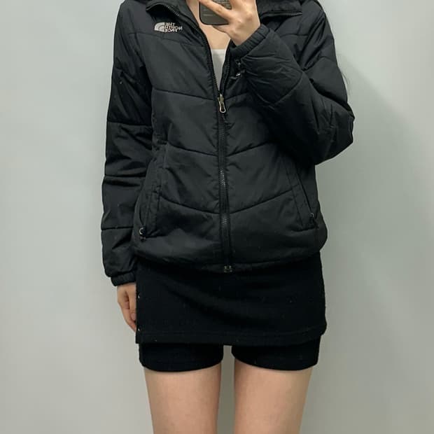 노스페이스 자수로고 블랙 경량 패딩