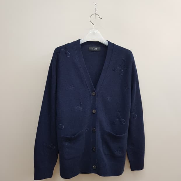 한섬 래트 2023 캐시미어 블렌드 펀칭 자수 가디건 90사이즈