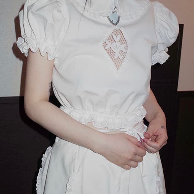 프레클 로즈 크롭 블라우스 