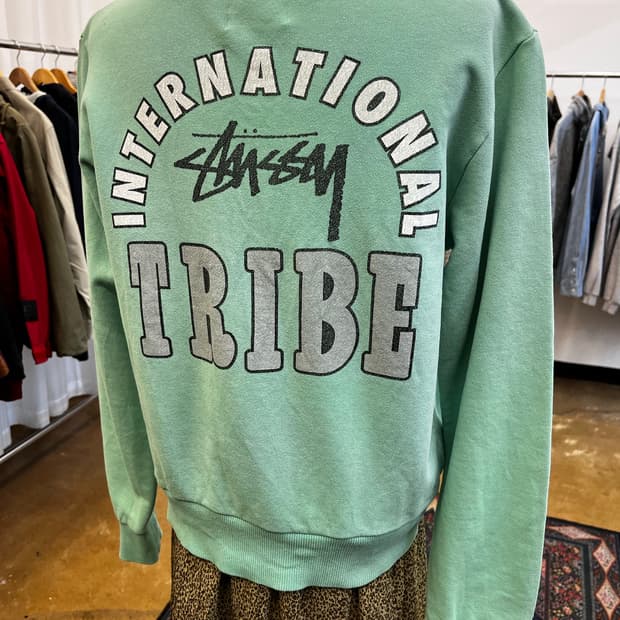 스투시 인터내셔널 트라이브 프린팅 크루넥