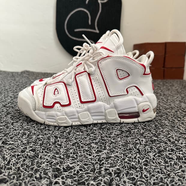 나이키 에어 모어 업템포 흰빨 245