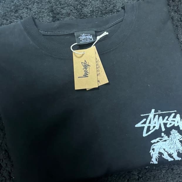 스투시 반팔티 m 새상품 팝니다.