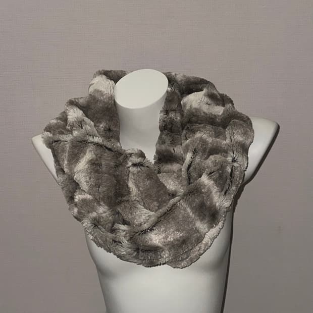 빈티지 그레이 퍼 넥 워머