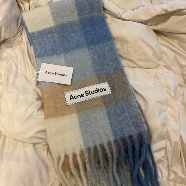 [새상품급] 아크네 스튜디오 모헤어 머플러 파스텔 블루 베이지