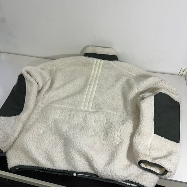 L 아디다스 화이트 백로고 뽀글이 후리스