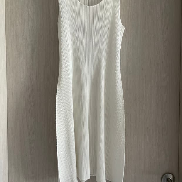 새상품급] 플리츠플리즈 이세이미야케 화이트 민소매 원피스