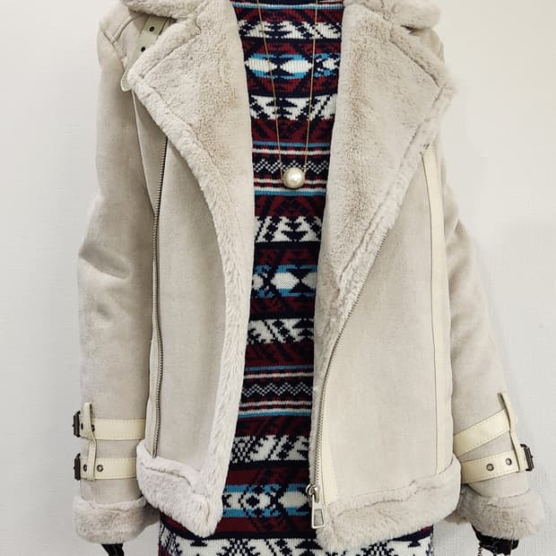 아이보리 무스탕코트