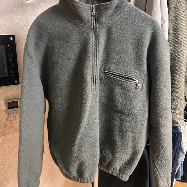 리에르 플리스 집업 L사이즈 판매합니다.