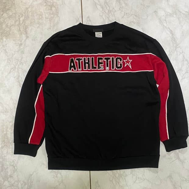 어슬레틱 로고 빈티지 맨투맨티셔츠 100