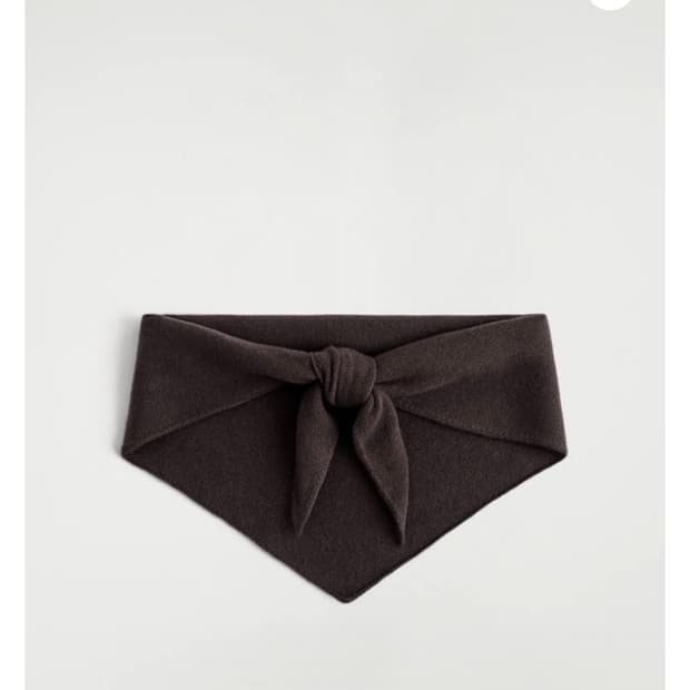 COS 오버사이즈 울 트라이앵글 스카프