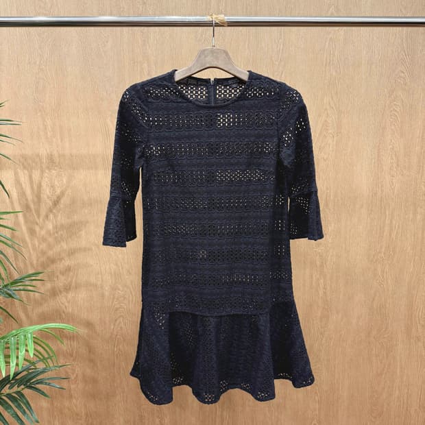 올세인츠 아일렛 레이스 플레어 원피스 스캘럽 패턴 시스루 디테일 블랙