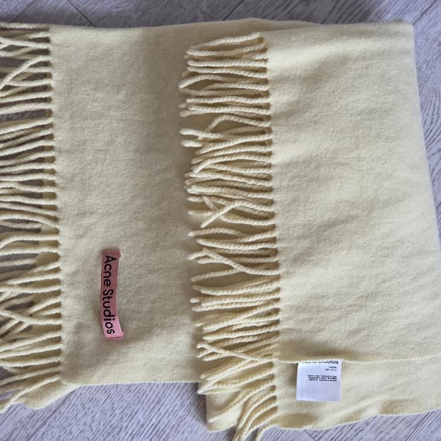 아크네스튜디오 모헤어 머플러