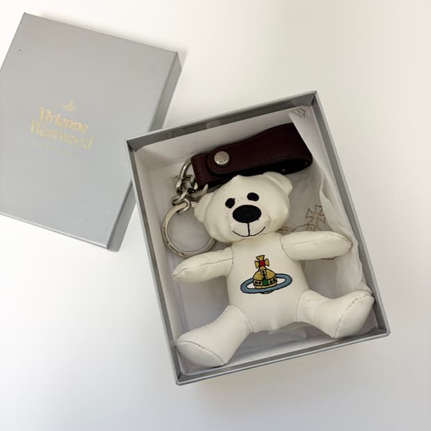 비비안웨스트우드 화이트 테디베어 키링 