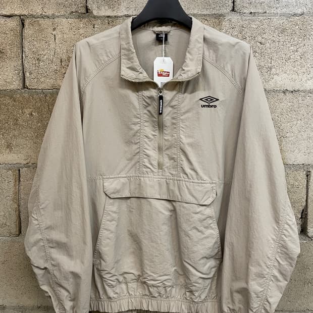 엄브로 반집업 바람막이