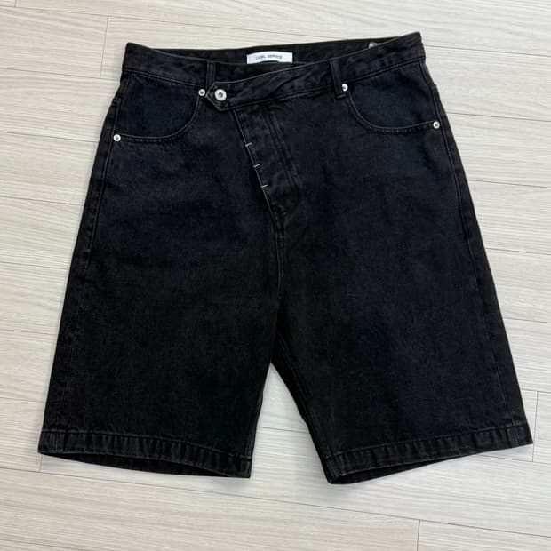 LYJEL SERVICE DIAGONAL BERMUDA SHORTS