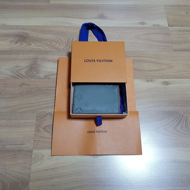 루이비통 티타늄 멀티플월릿 반지갑