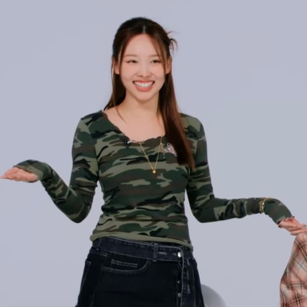 샬롬클럽 MOLA CAMOU LONG SLEEVES 나연착용