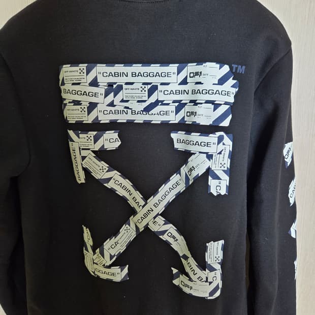 오프화이트 맨투맨