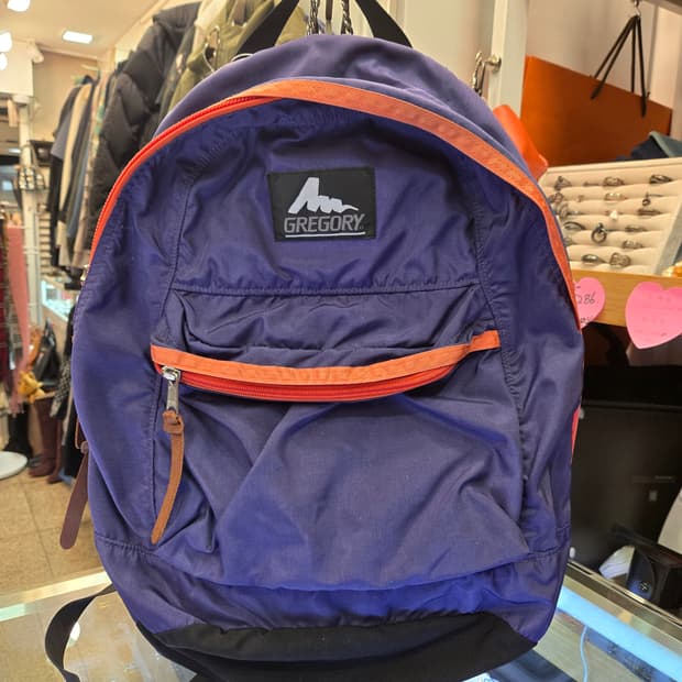 그레고리 데이팩(26L) - 퍼플/오렌지 배색