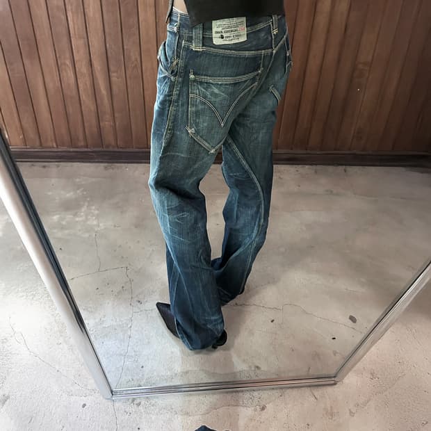 LEVI'S engineered june9 1999 w33