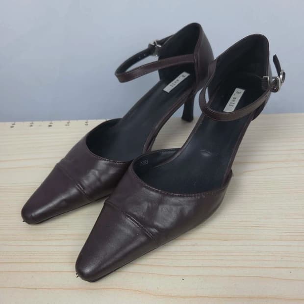 245 B-sell 브랜드 다크 브라운 컬러 앵클 스트랩 펌프스 구두