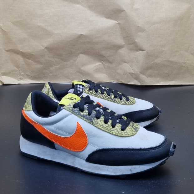 나이키 데이브레이크 뱀피 여성운동화235 