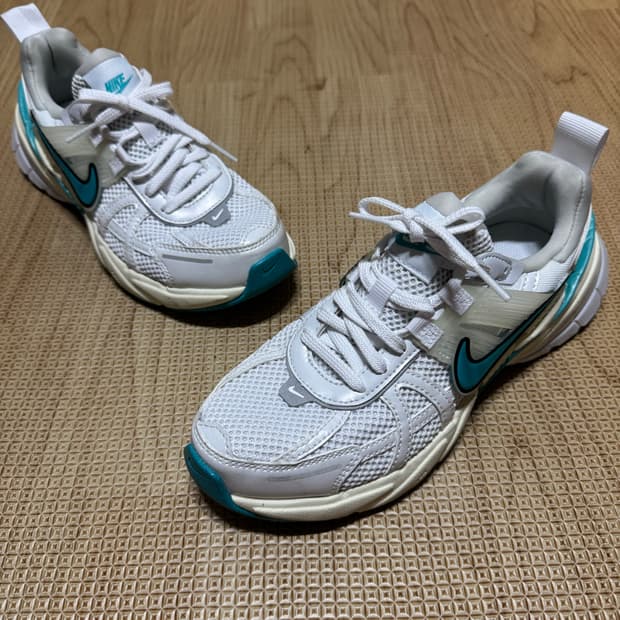 230 나이키 V2K 런 코코넛밀크