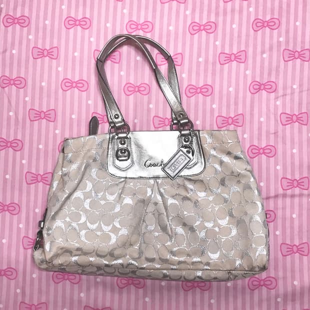 코치 시그니처 패턴 메탈 빅백 y2k 갸루 보부상