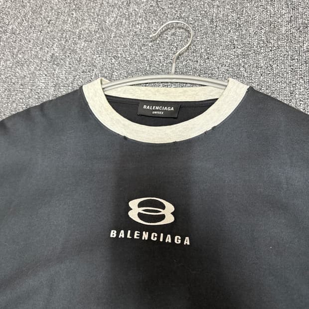 발렌시아가 티셔츠