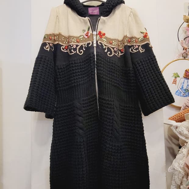 디자이너 자수후드 니트코트