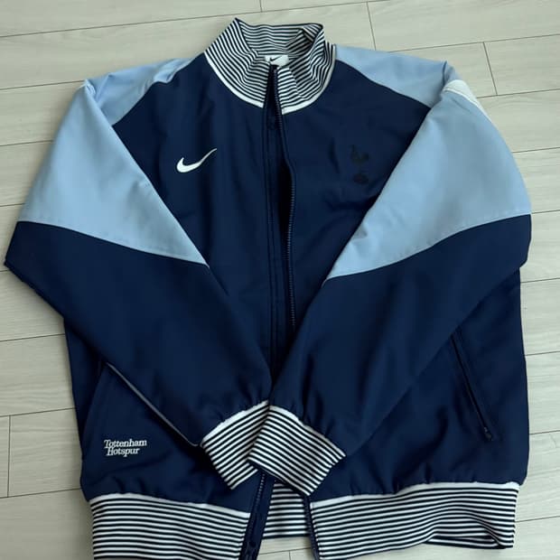 토트넘 24/25 앤섬자켓 판매합니다! 