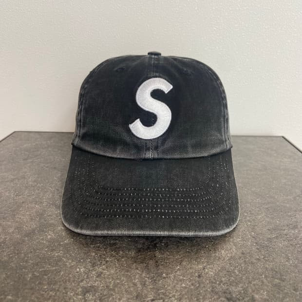 슈프림 S로고 볼캡 모자 피그먼트 블랙 (One Size)