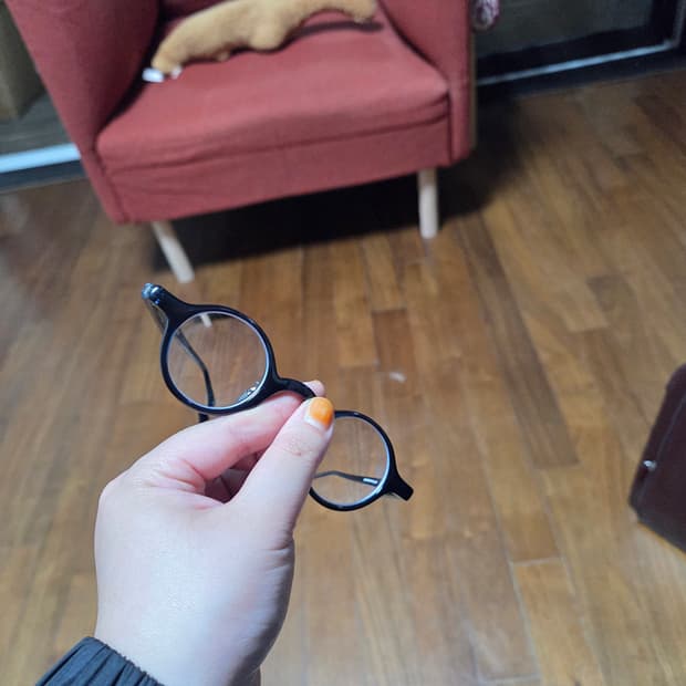 안경 판매합니다~~