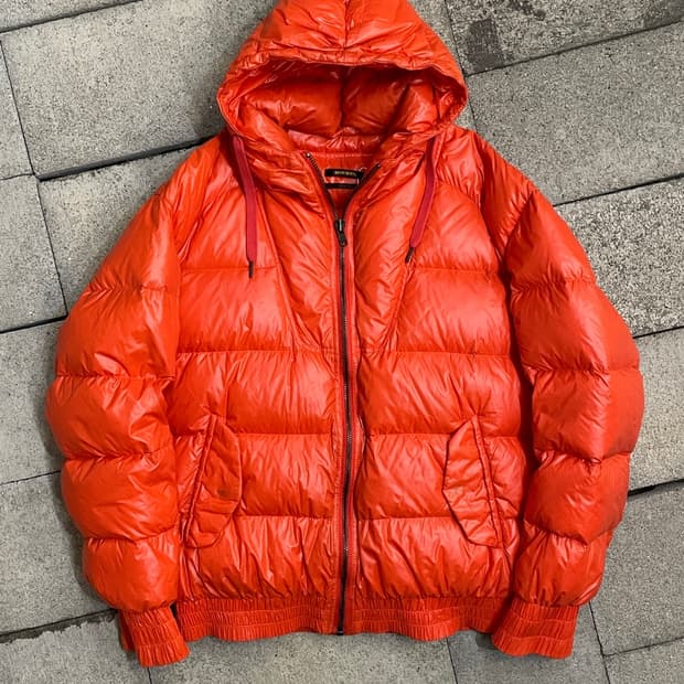 디젤 블랙 골드 라인 글로시 패딩