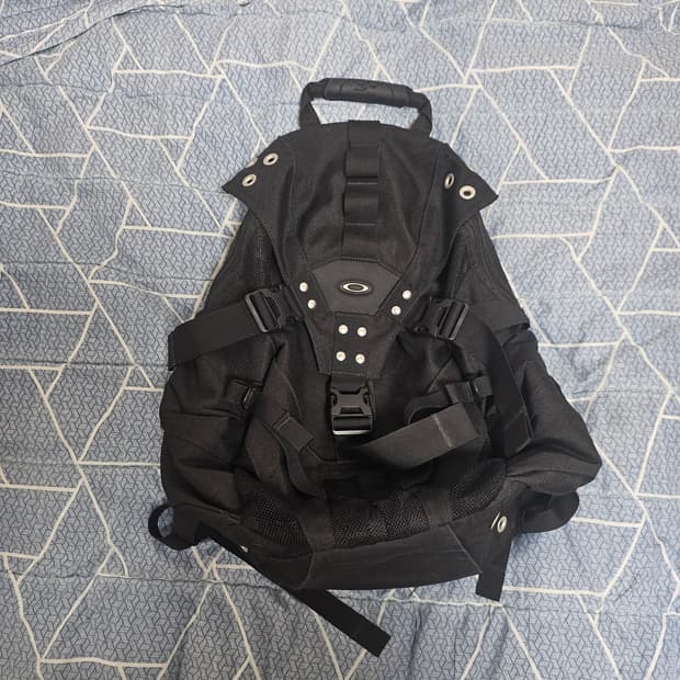 오클리 아이콘 RC 백팩 블랙아웃