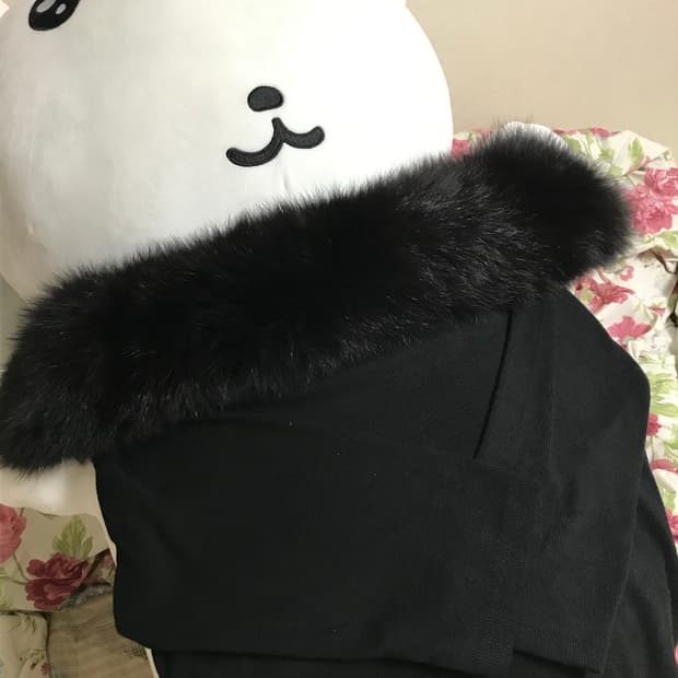 퍼 오프숄더 니트