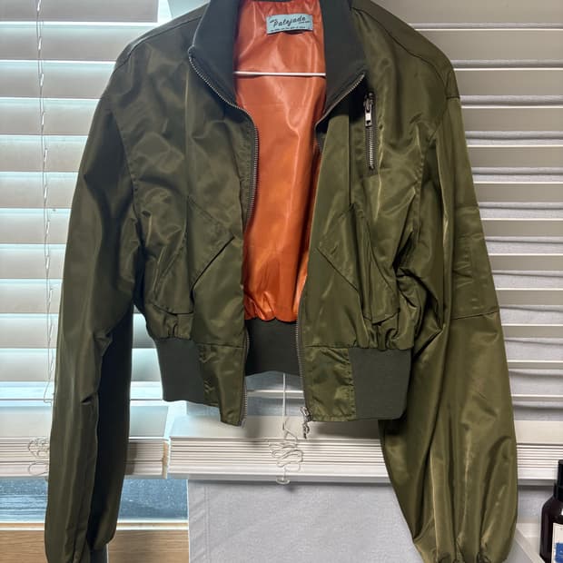 페일제이드 크롭 봄버자켓