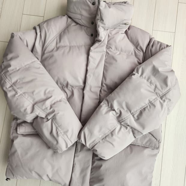 새상품급)지오지아 클라우드 푸퍼 그레이 숏패딩 사이즈100

새상품급 햇